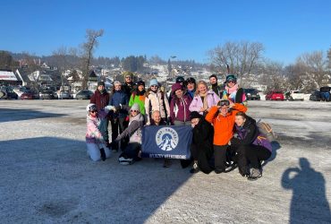 Zdjęcie grupowe na nartach